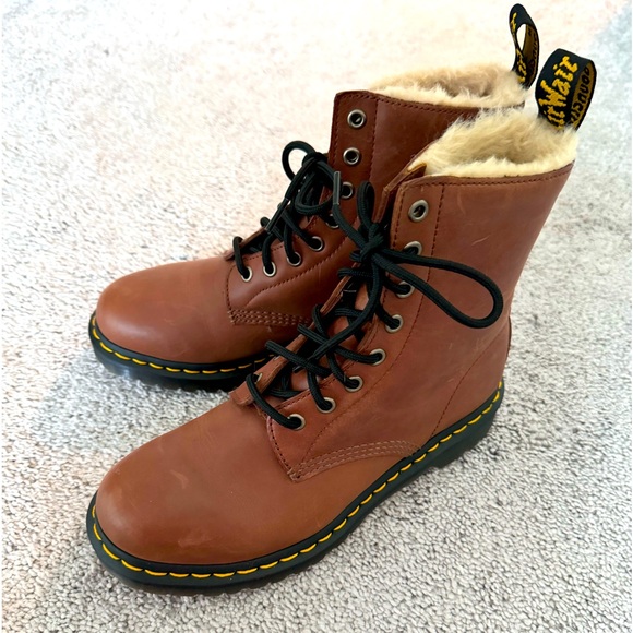 Dr Marten Brown leather combat boot size 8 - Picture 1 of 4